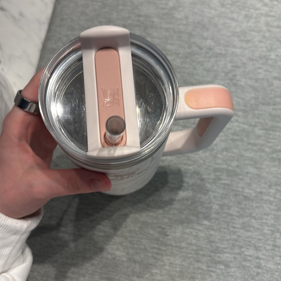 Stanley Swirl Design Tumbler 30oz with Handle - Picture 2 of 4